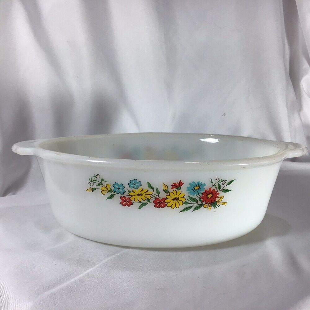 Fire King Oval Spring Wreath 467 Milk Glass 1-1/2 QUART  Casserole Dish